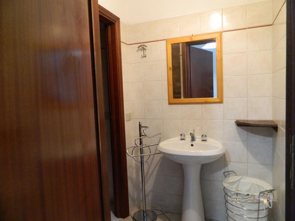 Podere Santo Signoretto سان فينتْشينسو الغرفة الصورة