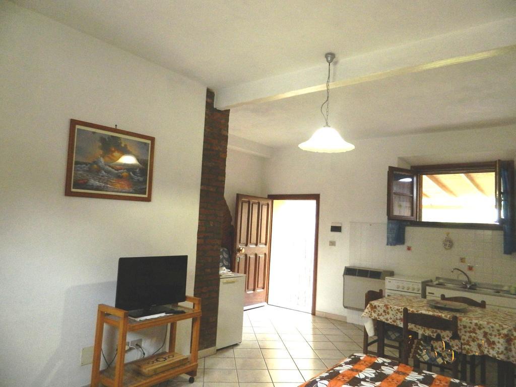Podere Santo Signoretto سان فينتْشينسو الغرفة الصورة